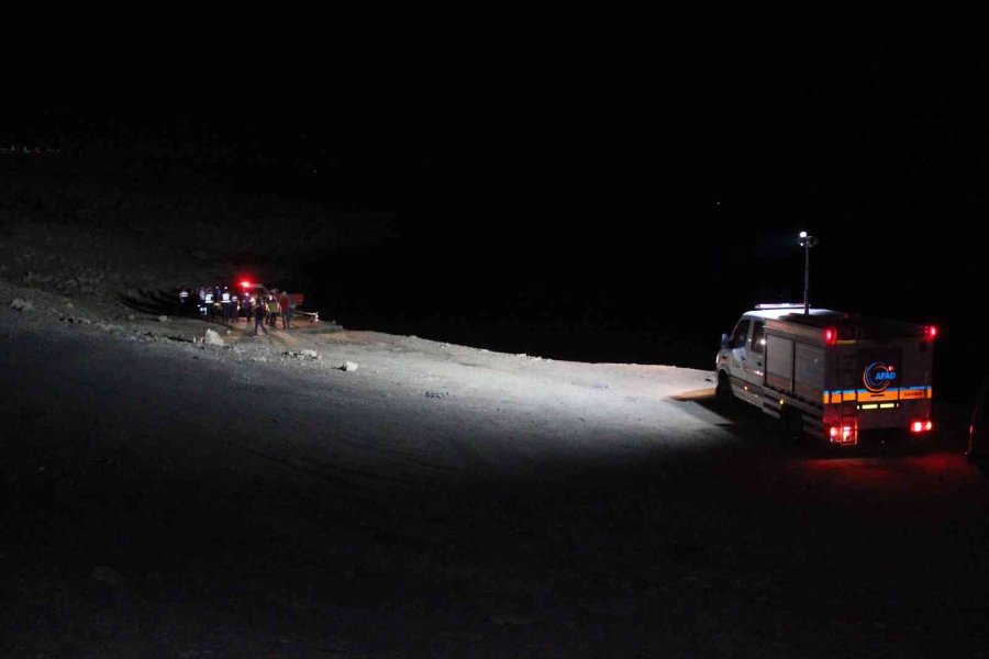 Karaman’da Baraja Düşen Hafif Ticari Araç Bulundu