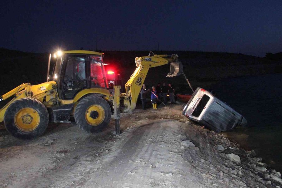 Karaman’da Baraja Düşen Hafif Ticari Araçtan Acı Haber: Sürücünün Cesedi 7 Saatlik Çalışmanın Ardından Çıkarıldı