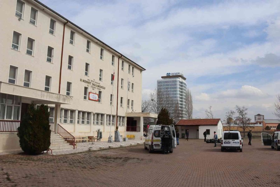 Annesini Bıçaklayan Eski Eşinin Mahkemede Beraatini İstedi