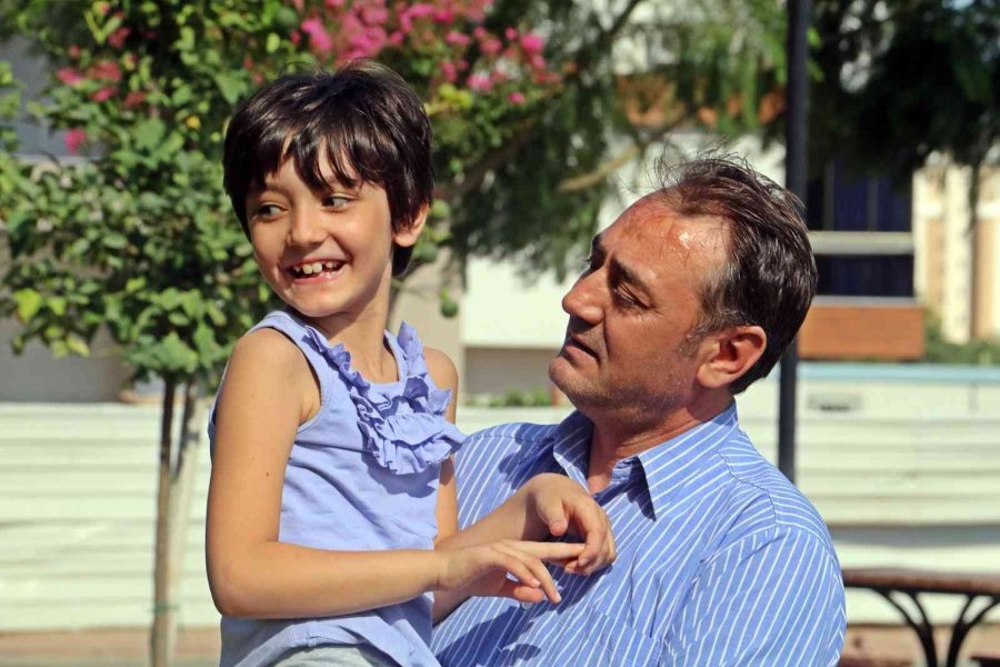 Koşmayı Beklerken Dar Gelen Proteziyle Yürümekte Zorlanıyor