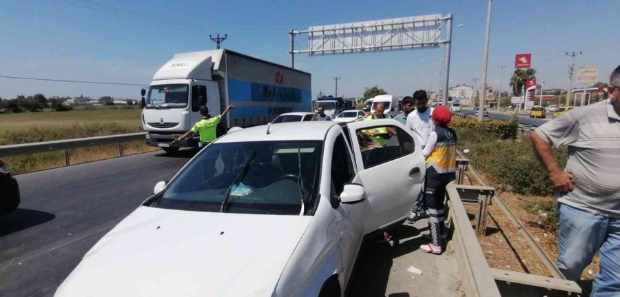 Otomobil Ticari Araca Arkadan Çarptı, Hamile Kadın Hastaneye Gitmeyi Kabul Etmedi