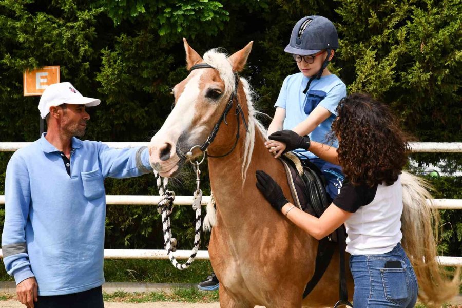 Tepebaşı’nda Özel Bireylere Yönelik Adaptif Binicilik Eğitimleri