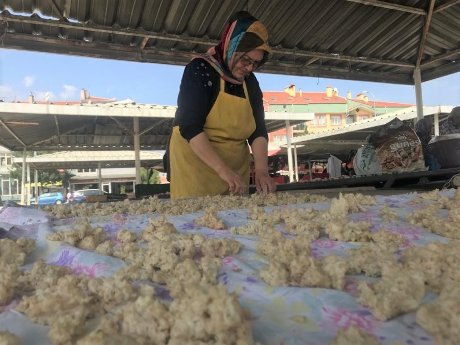 Kışlık Tarhanalar Pazar Tezgâhlarını Süslüyor