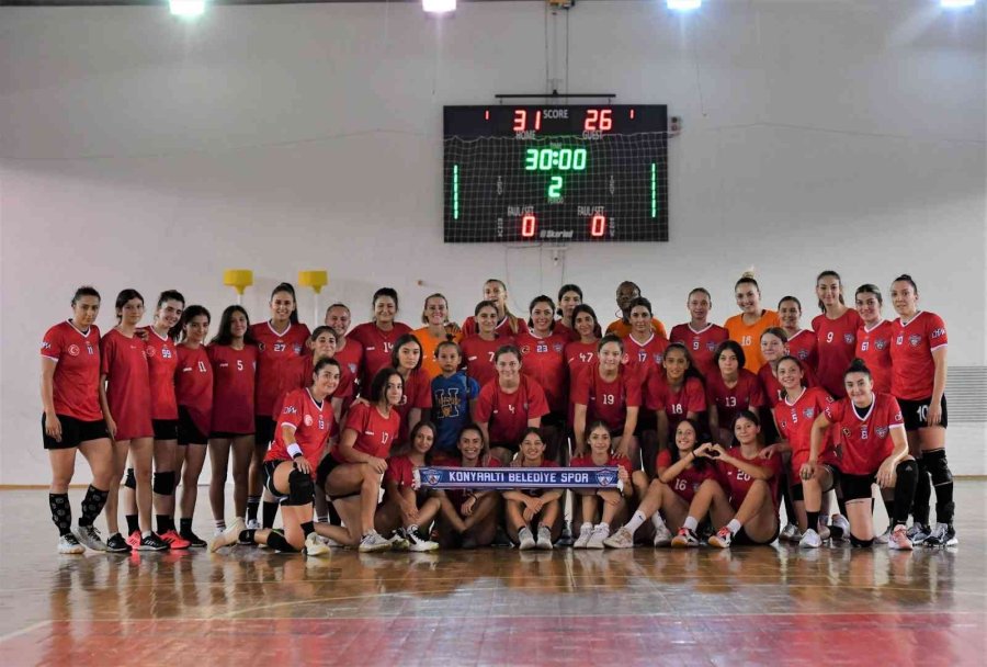 Bayan Hentbolculardan İki Günde İki Hazırlık Maçı