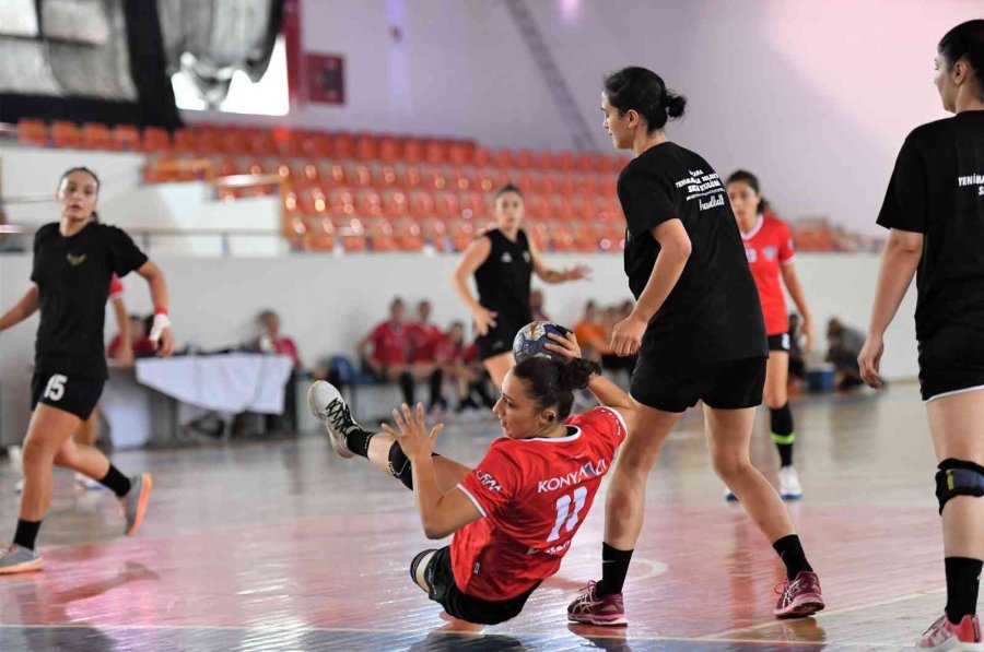 Bayan Hentbolculardan İki Günde İki Hazırlık Maçı