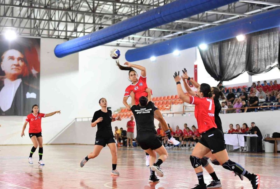 Bayan Hentbolculardan İki Günde İki Hazırlık Maçı