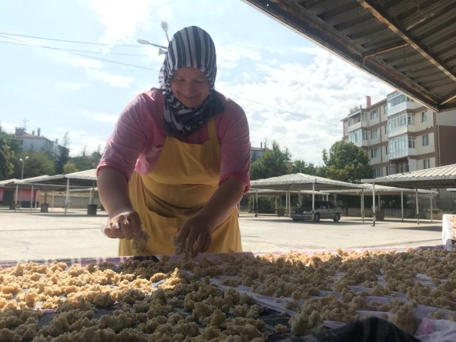 Kışlık Tarhanalar Pazar Tezgâhlarını Süslüyor