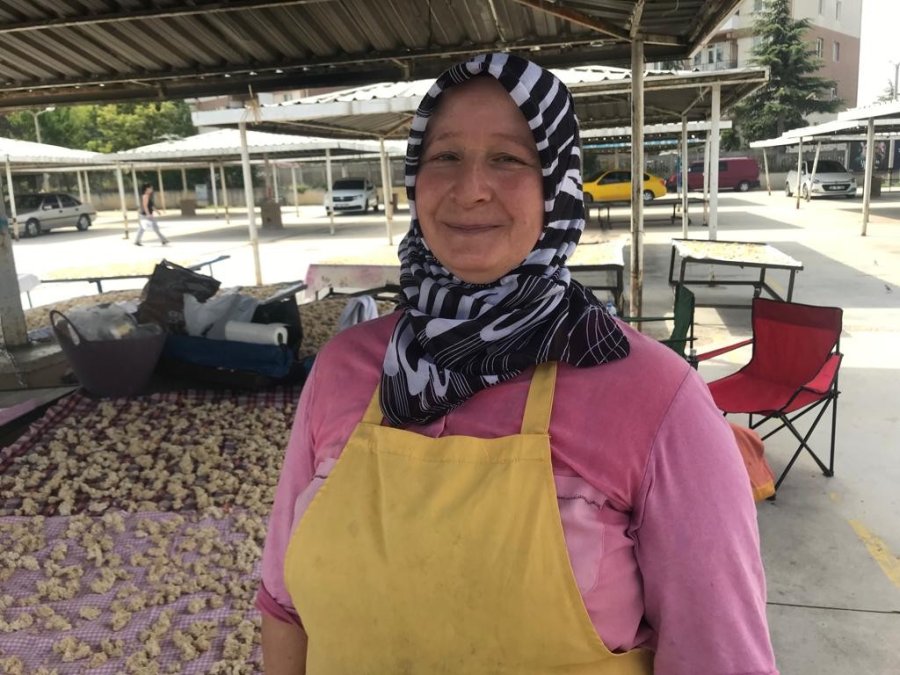 Kışlık Tarhanalar Pazar Tezgâhlarını Süslüyor