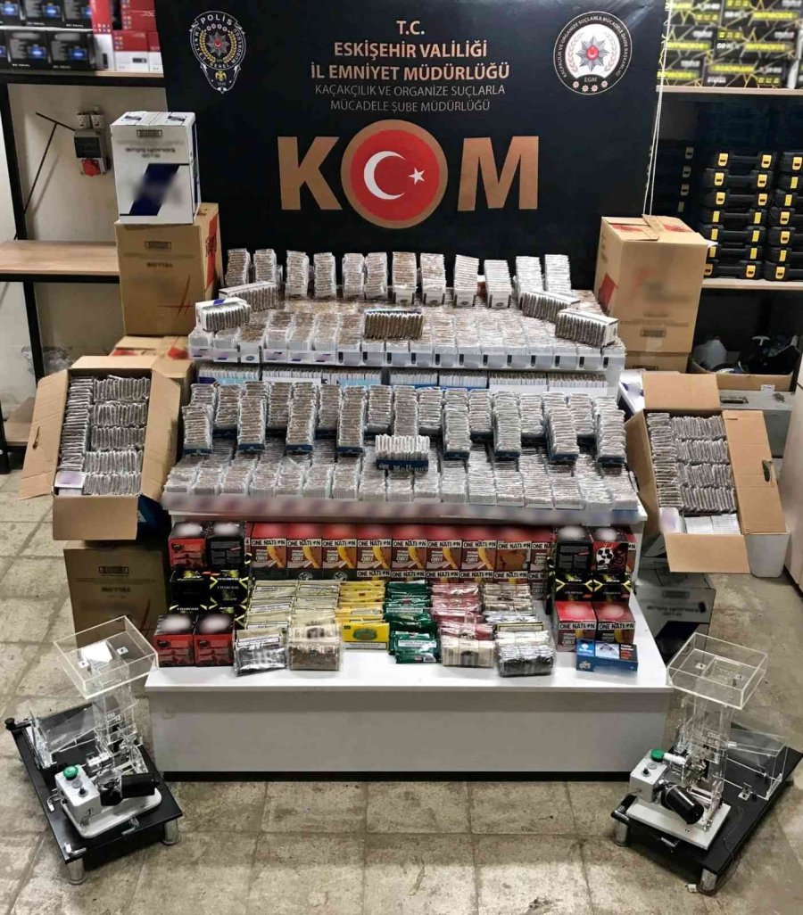 Tütün Mamulleriyle Birlikte Binlerce Cinsel İçerikli Ürün Ele Geçirildi