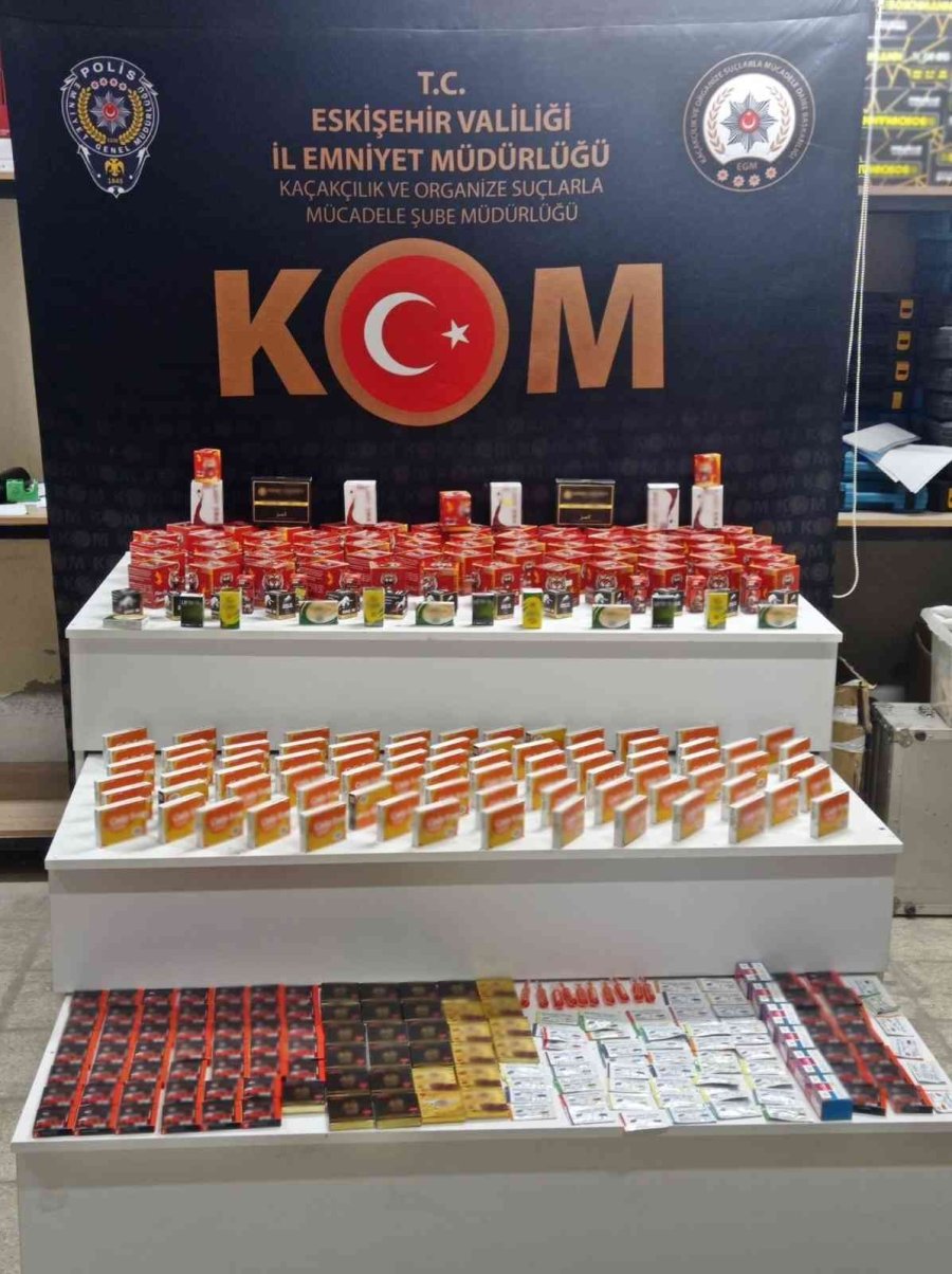 Tütün Mamulleriyle Birlikte Binlerce Cinsel İçerikli Ürün Ele Geçirildi