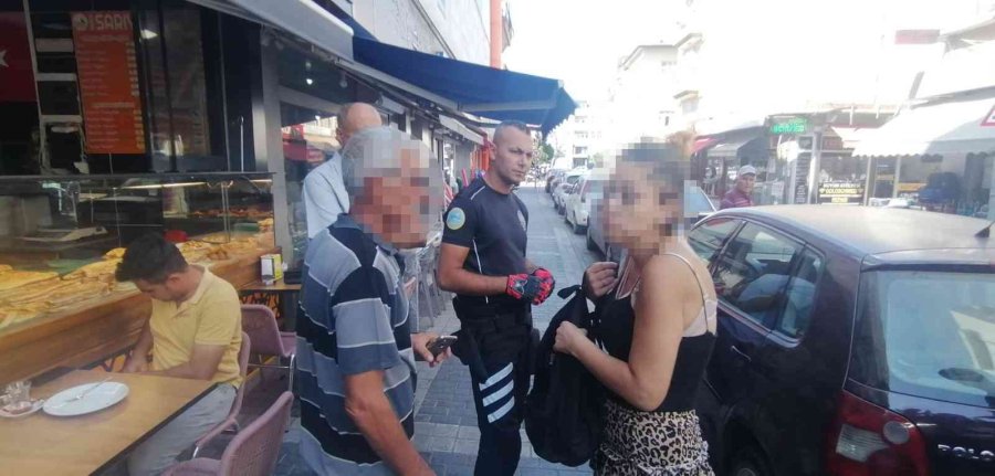 "acil Görüşme Yapmam Lazım" Diyerek Aldığı Telefonla Ortadan Kayboldu