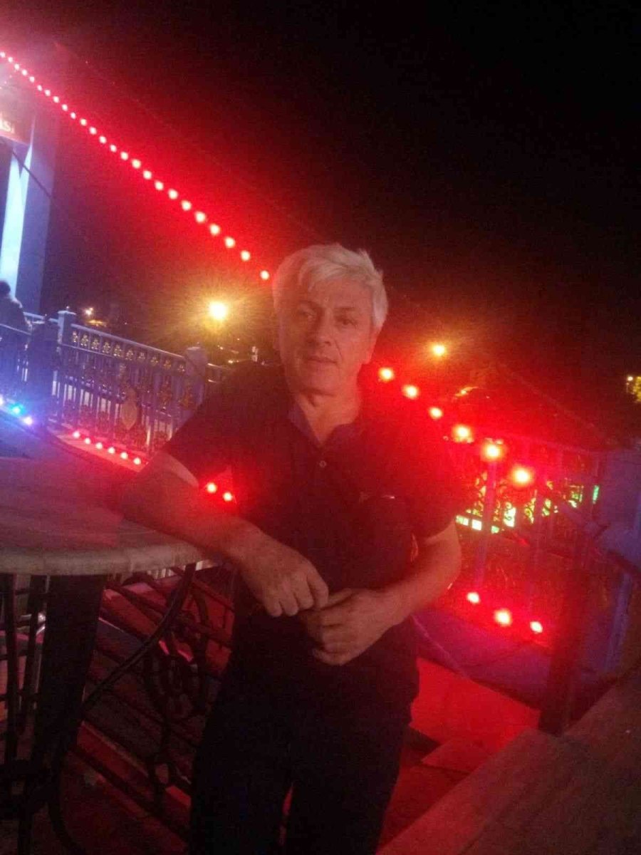 Tıra Çarpan Kamyonetin Sürücüsü Hayatını Kaybetti