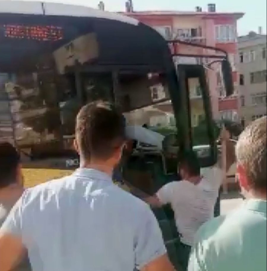 Aksaray’da Şoförlerin Yol Verme Tartışması Sopalı Kavgaya Dönüştü