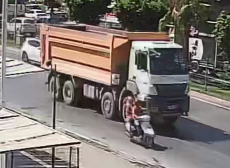 Anne Kızın Öldüğü Kazada Kamyon Şoförü Tutuklandı