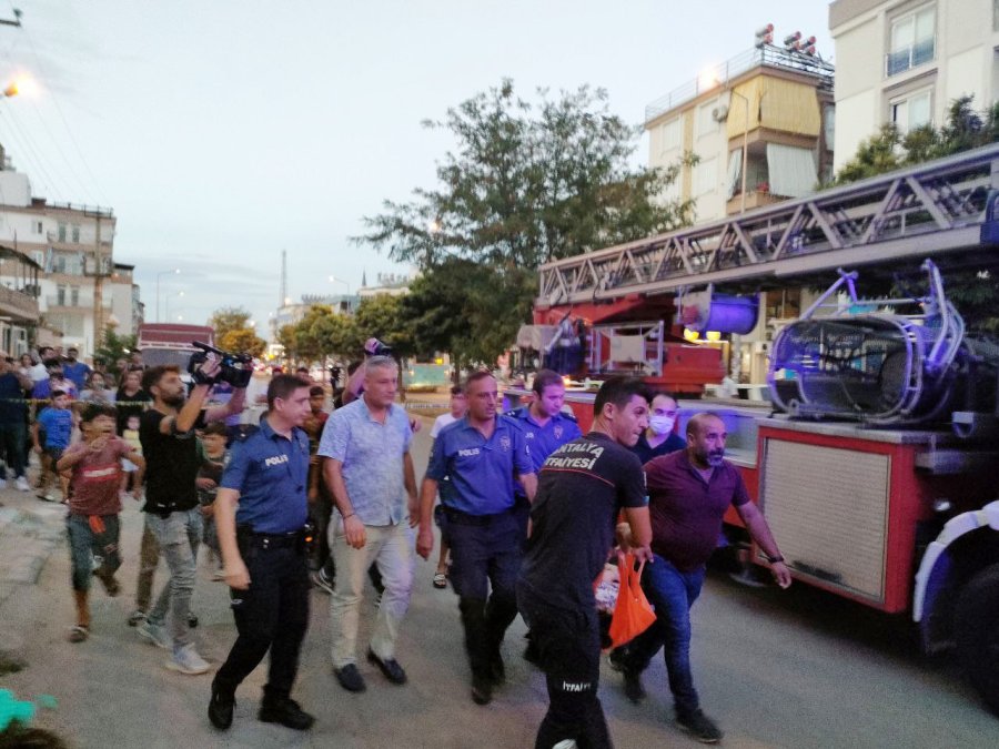 Çatıdaki Eyleminden Köpeklerine Kavuşunca Vazgeçti