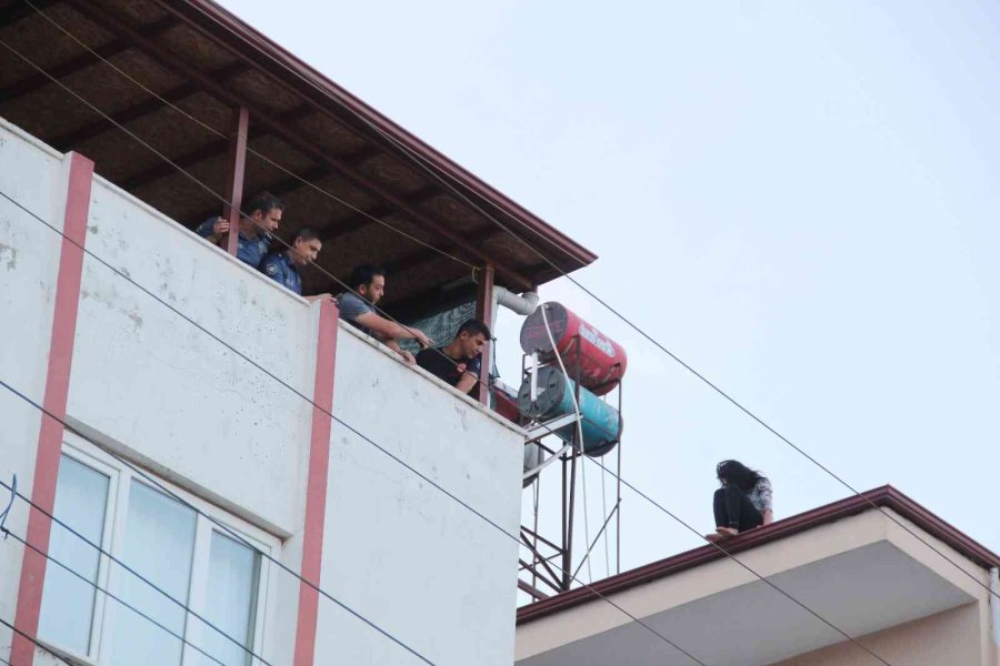 Çatıdaki Eyleminden Köpeklerine Kavuşunca Vazgeçti