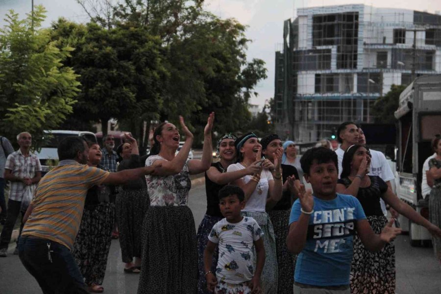 Çatıdaki Eyleminden Köpeklerine Kavuşunca Vazgeçti