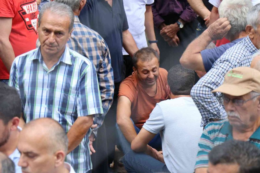 Feci Kazada Ölen Anne Ve 1 Yaşındaki Kızı Yan Yana Toprağa Verildi