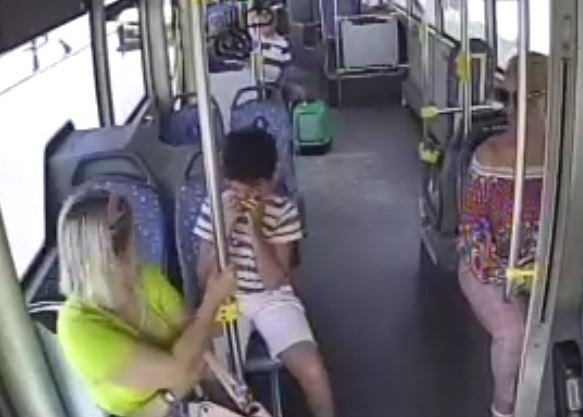 Turist Aile Çocuklarını Otobüste Unuttu, Korku Ve Gözyaşları Şoförle Çekilen ’selfie’ İle Son Buldu