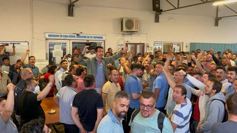 Eskişehir’de Yüzlerce İşçi Zammı Beğenmedi, Belediyeyi Protesto Etti