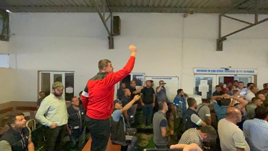 Eskişehir’de Yüzlerce İşçi Zammı Beğenmedi, Belediyeyi Protesto Etti