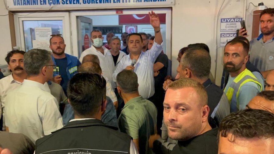 Eskişehir’de Yüzlerce İşçi Zammı Beğenmedi, Belediyeyi Protesto Etti