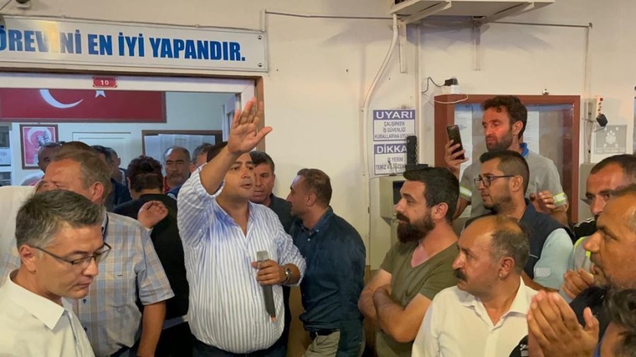 Eskişehir’de Yüzlerce İşçi Zammı Beğenmedi, Belediyeyi Protesto Etti