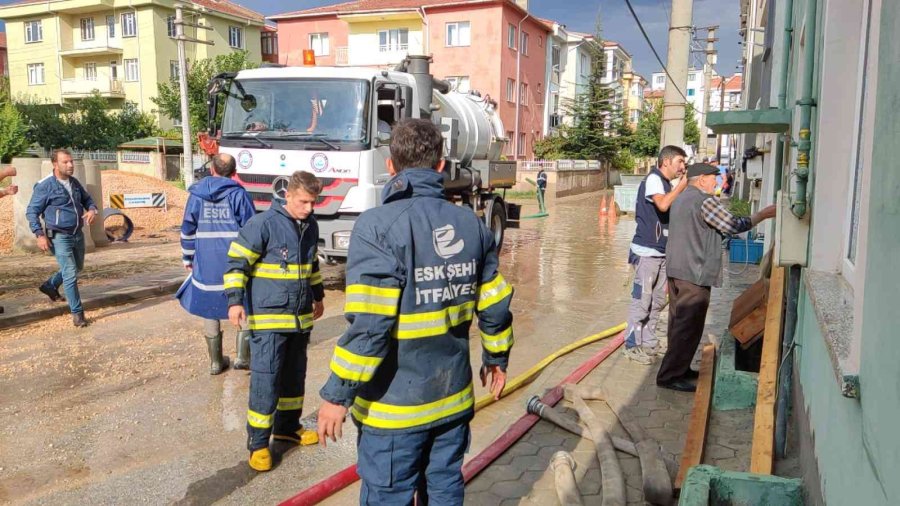 Eskişehir’de Etkili Olan Şiddetli Sağanak Yağış