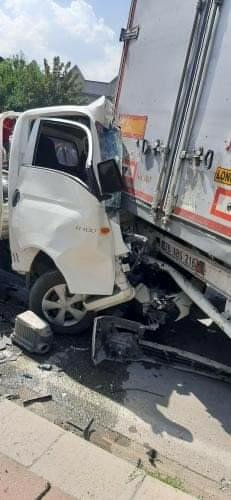 Tıra Çarpan Kamyonetin Sürücüsü Hayatını Kaybetti