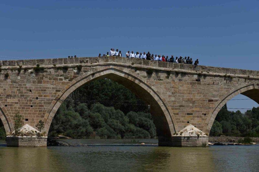 Başkan Büyükkılıç, Medeniyetler Şehri Kayseri’nin Tarihine Sahip Çıkıyor