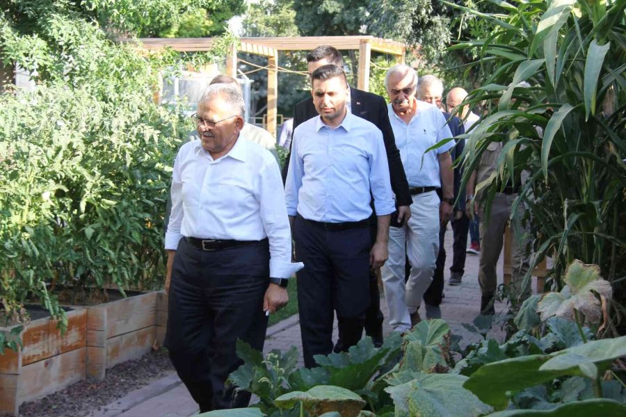 Başkan Büyükkılıç’tan Erciyes Koleji’ne Ziyaret