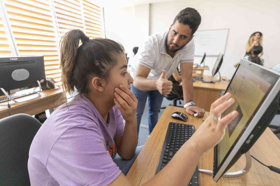 İşitme Engelliler İçin Açılan Bilgisayar Kursu İlgi Görüyor