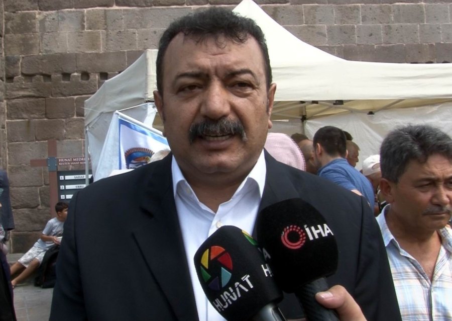 Pastacılar Ve Lokantacılar Odası Cuma Çıkışı Aşure Dağıttı