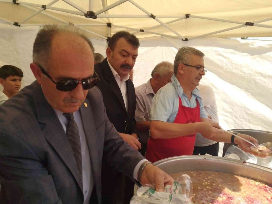 Pastacılar Ve Lokantacılar Odası Cuma Çıkışı Aşure Dağıttı