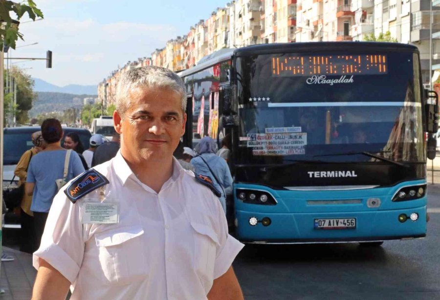 Turist Aile Çocuklarını Otobüste Unuttu, Korku Ve Gözyaşları Şoförle Çekilen ’selfie’ İle Son Buldu