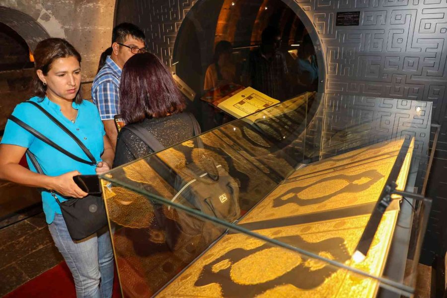 Talas’ın Tıpkıbasım Kur’an Sergisi’ne Yoğun İlgi