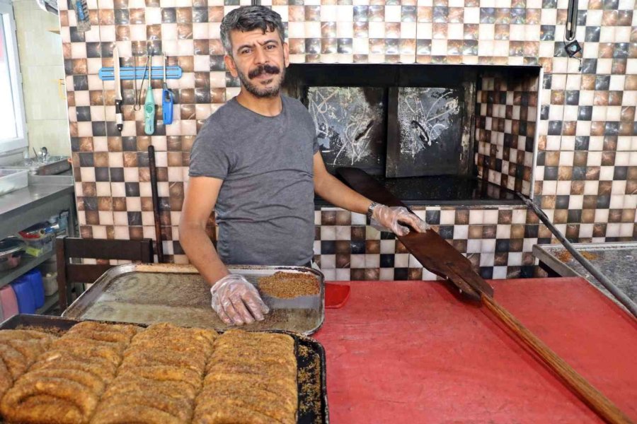 Turist Aile Çocuklarını Otobüste Unuttu, Korku Ve Gözyaşları Şoförle Çekilen ’selfie’ İle Son Buldu