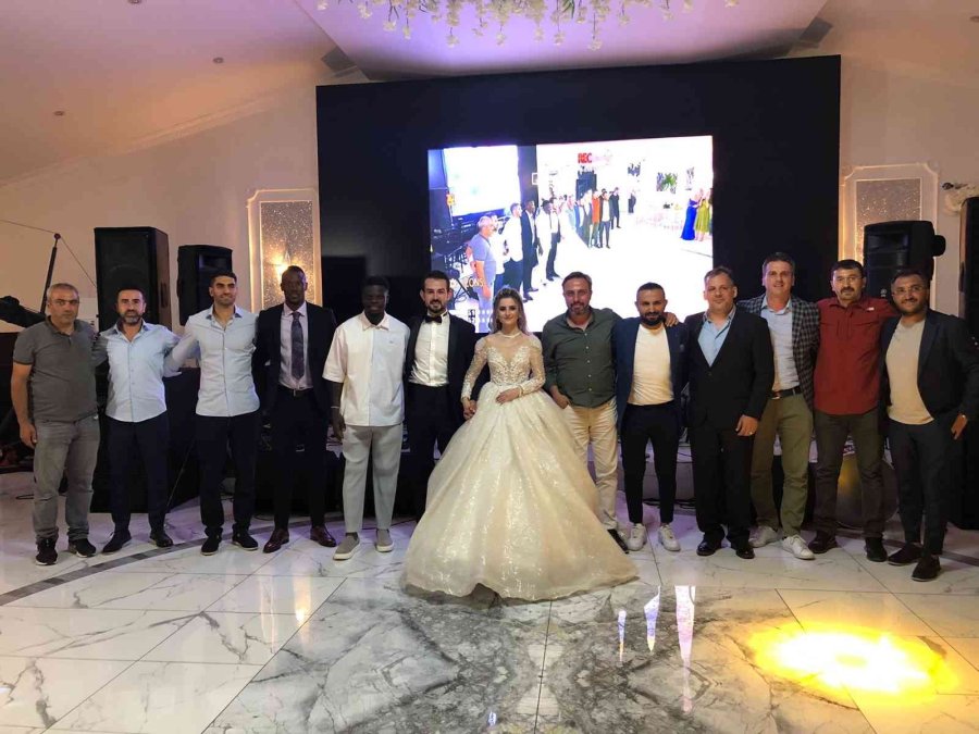 Kayserisporlu Futbolcular Düğünde Coştu