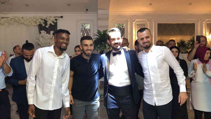 Kayserisporlu Futbolcular Düğünde Coştu