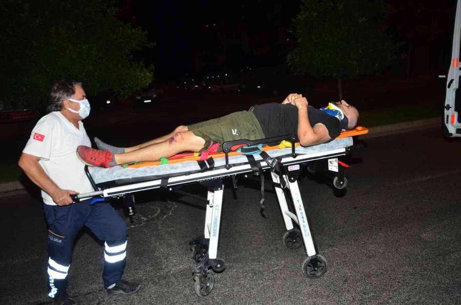 Kontrolden Çıkan Motosiklet Otomobile Arkadan Çarptı: 1 Yaralı