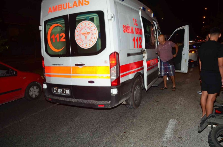 Kontrolden Çıkan Motosiklet Otomobile Arkadan Çarptı: 1 Yaralı