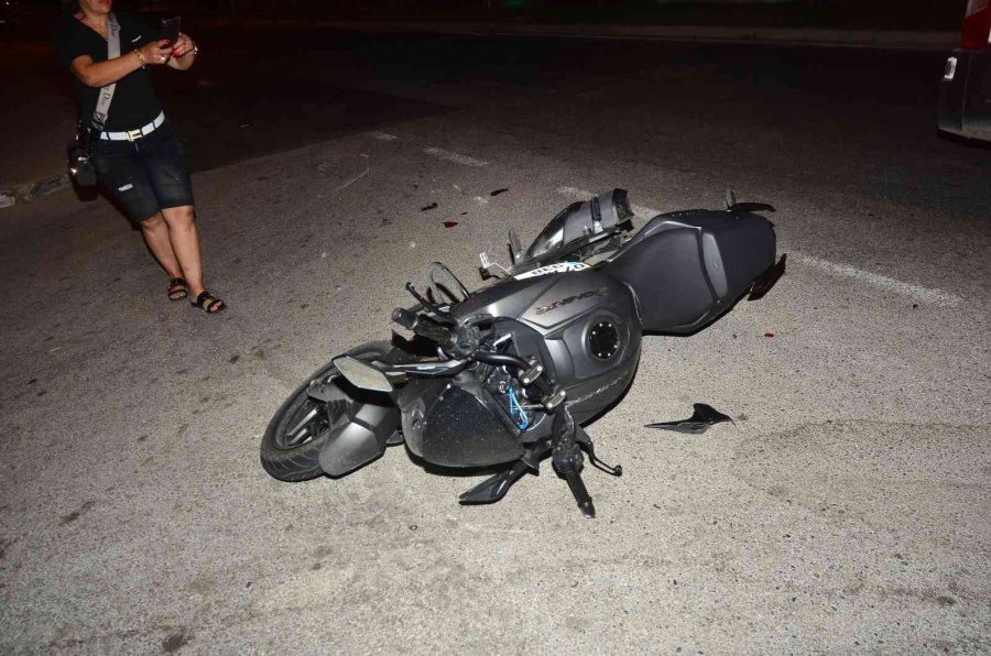 Kontrolden Çıkan Motosiklet Otomobile Arkadan Çarptı: 1 Yaralı