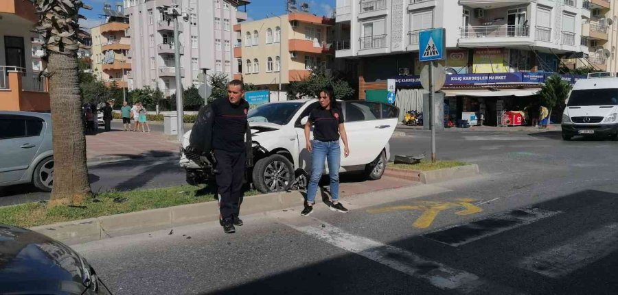Manavgat’ta Trafik Kazası: 4 Yaralı