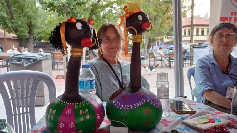 Deterjan Kutuları Kadınların Elinde Kuğu Oldu