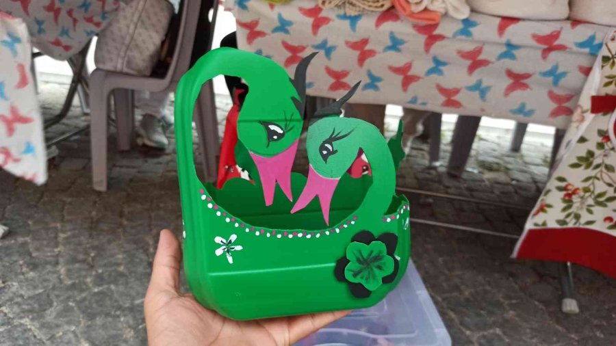 Deterjan Kutuları Kadınların Elinde Kuğu Oldu