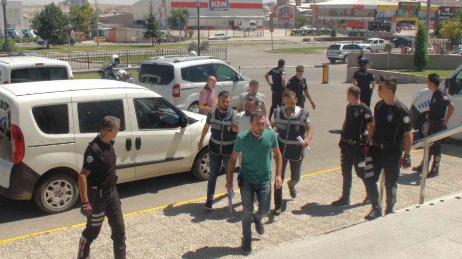 Karaman’daki Cinayetin Şüphelisi İzmir’de Yakalandı