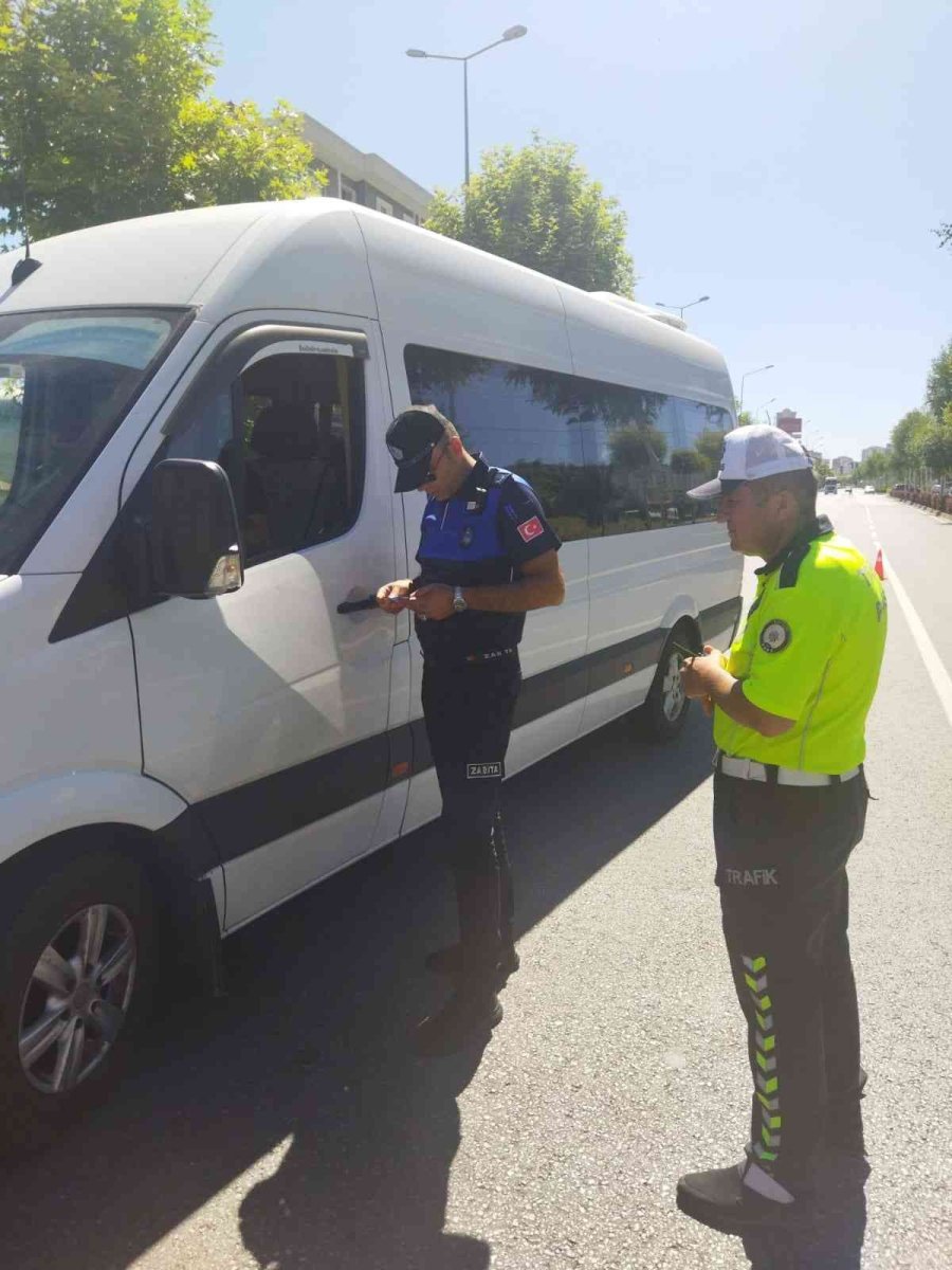 Büyükşehir Zabıtasından Şehir İçi Toplu Taşım Araçlarına Denetim