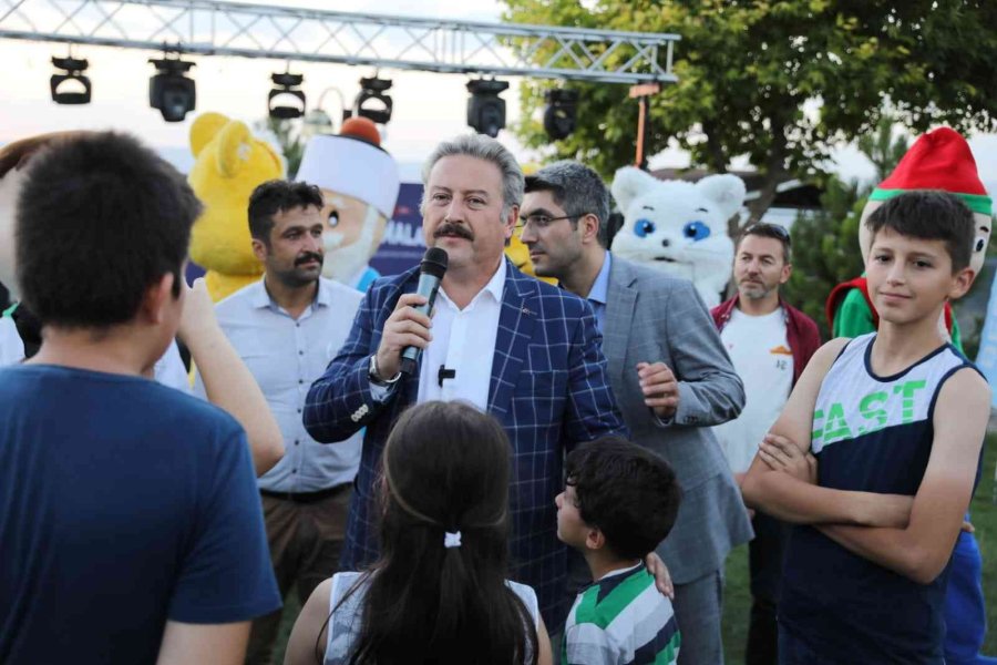 Melikgazi Mahalle Buluşmalarında Genç Yaşlı Bir Arada Eğlendi