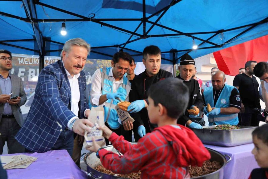 Melikgazi Mahalle Buluşmalarında Genç Yaşlı Bir Arada Eğlendi