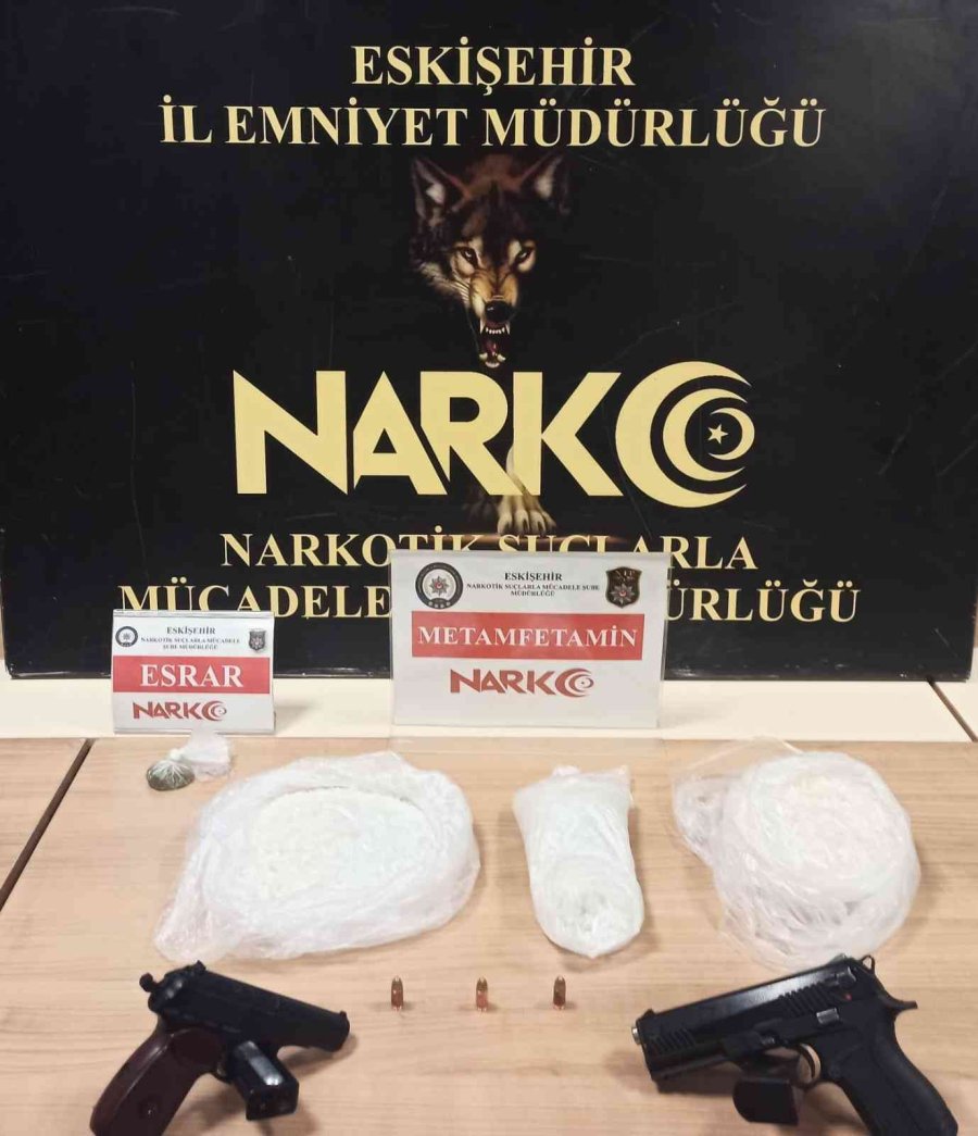 Çorap İçinde Uyuşturucu Madde Saklayan 2 Şüpheli Yakalandı